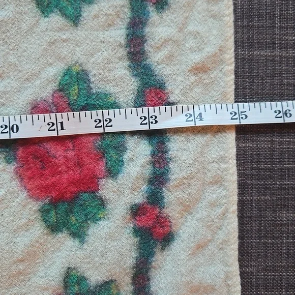 Floral Roses Patterned Cream Scarf - Picture 9 of 9